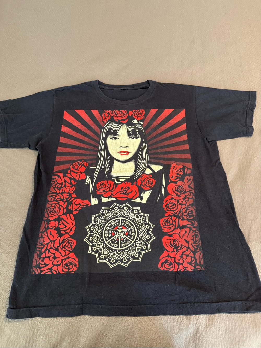 Shepard Fairey Obey Asian Rose Girl Japanese Sun tee shirt large 100% cotton
